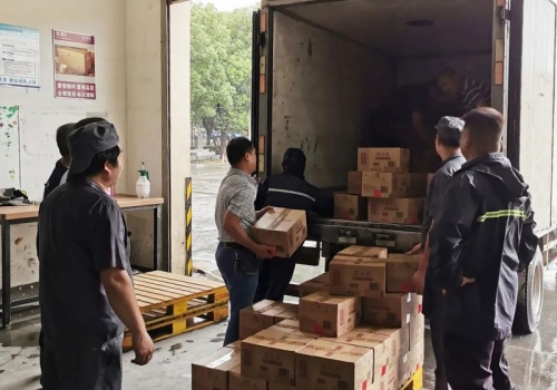 众志成城迎战“烟花”,五芳斋和你在一起!