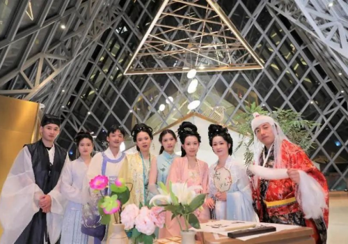 你好「七月」节 ,五芳斋节令直播登入“锥宇宙”!